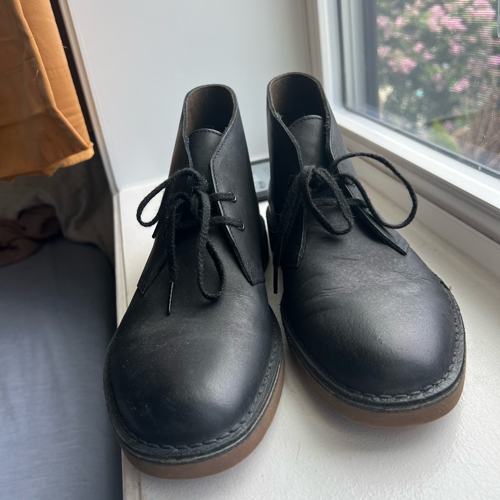 Sleek Black Clarks Chukka Boots for Men